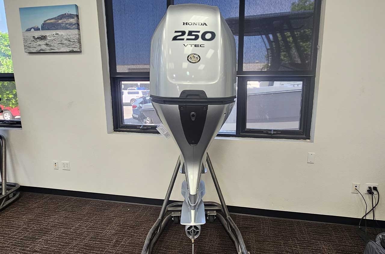 Honda 250hp Outboard iST Engine | BF250DUCDA | Scratch & Dent