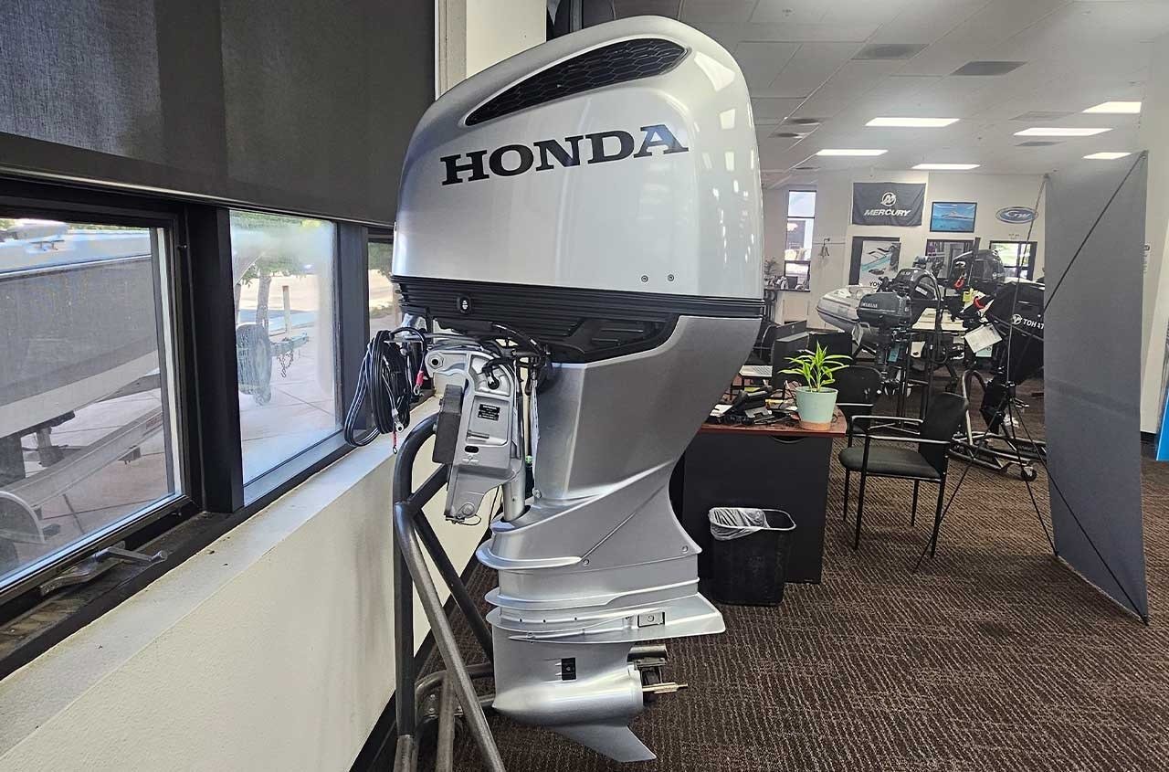 Honda 250hp Outboard iST Engine | BF250DUCDA | Scratch & Dent - Image 2