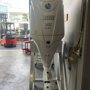 Yamaha 300hp outboard motors for sale | Digital Electronic Controls, 30″ Shaft | F300UCB & LF300UCB