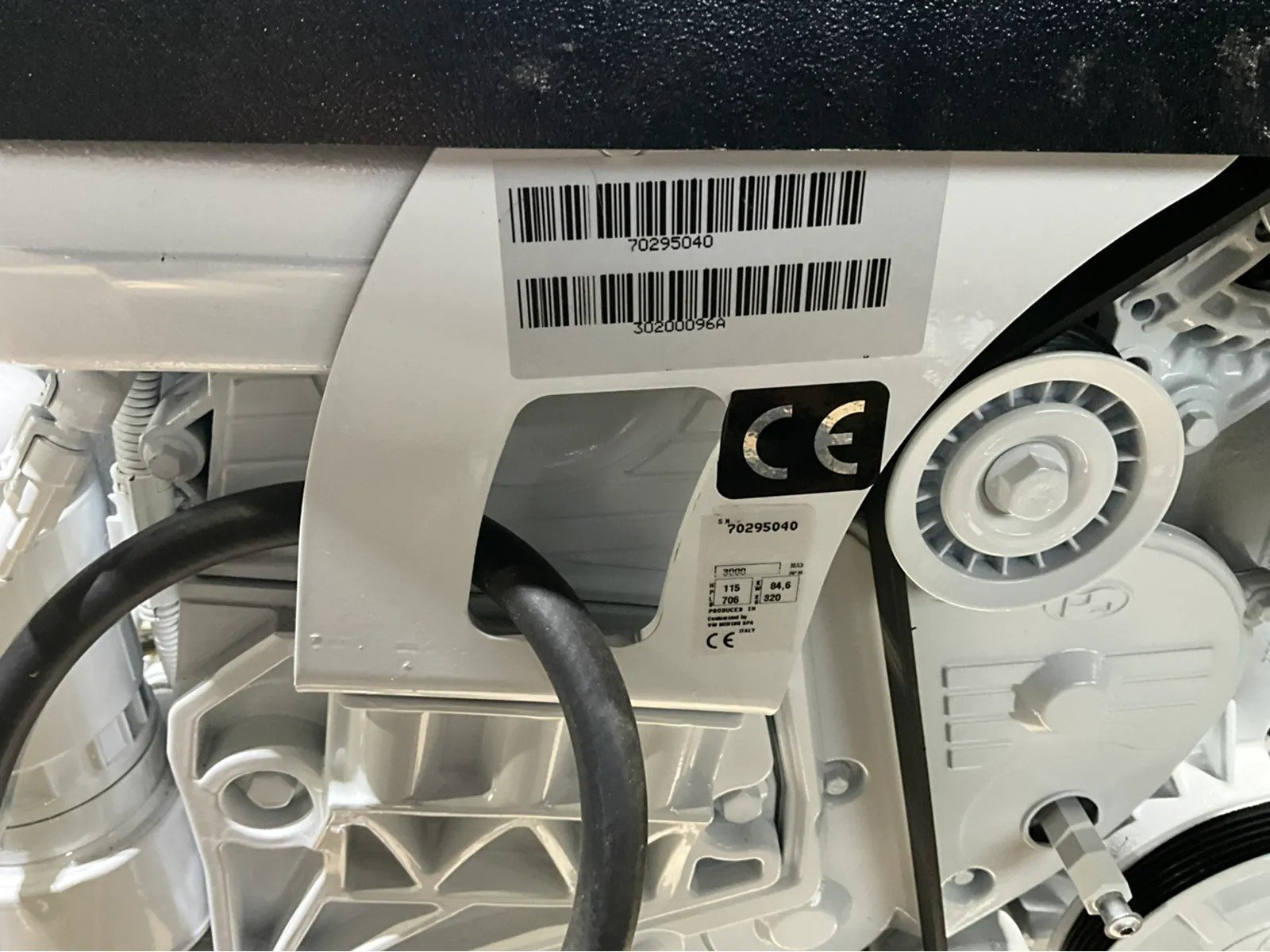 Mercury 115HP 2.0L diesel inboard Engine - Image 9