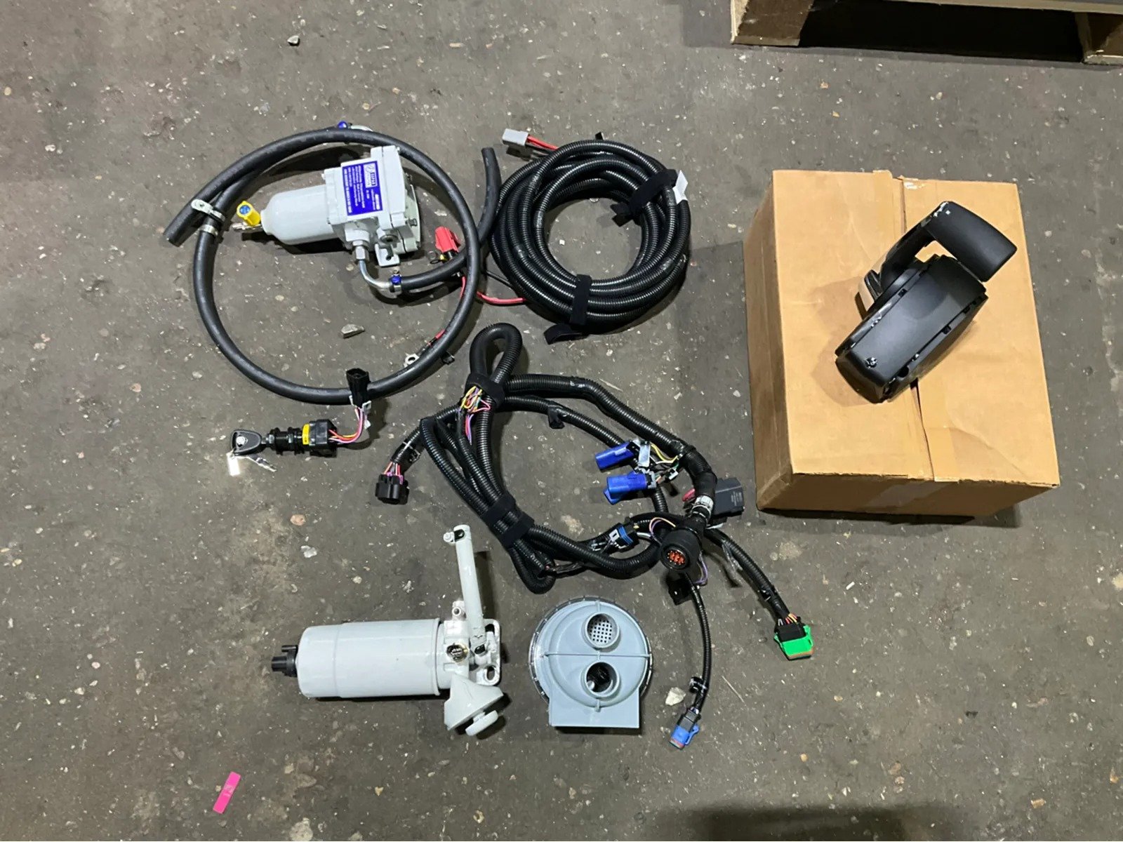 Mercury 115HP 2.0L diesel inboard Engine - Image 10