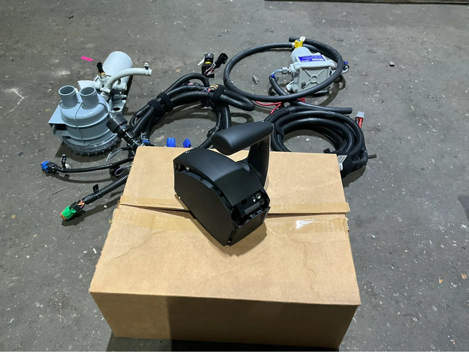 Mercury 115HP 2.0L diesel inboard Engine - Image 11